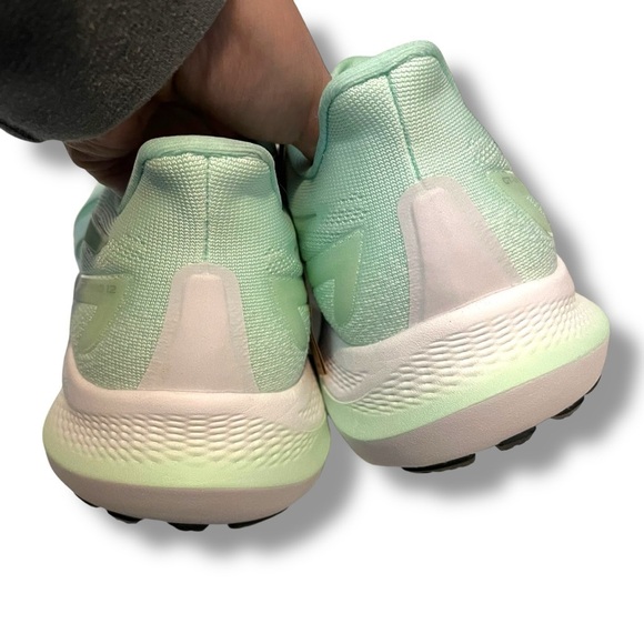 NEW || Asics Gel GT 2000 8.5 Womens Running Shoes (D Wide) - Picture 3 of 7